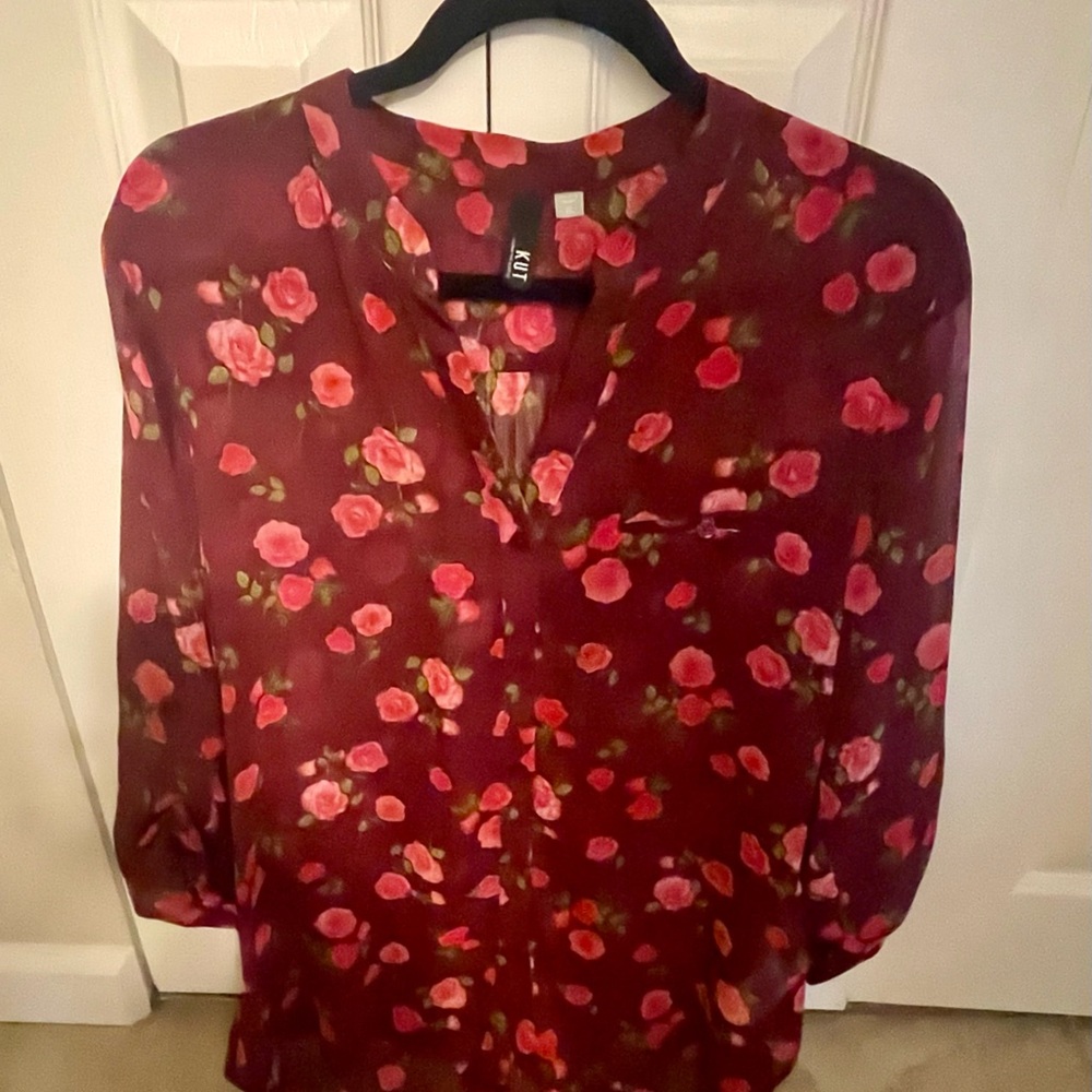 Beautiful Kut button down chiffon blouse